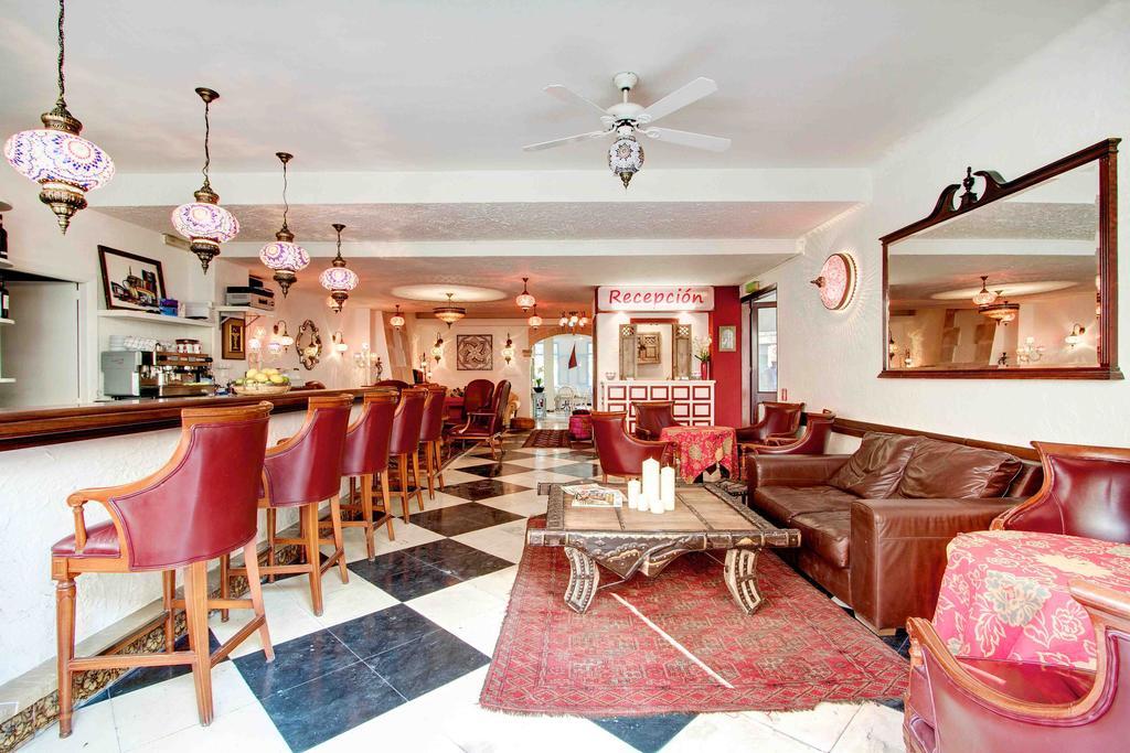 Hostal Paris 포엔샤 항구 외부 사진