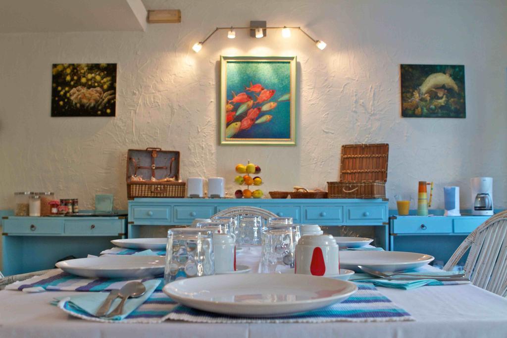 Hostal Paris 포엔샤 항구 외부 사진